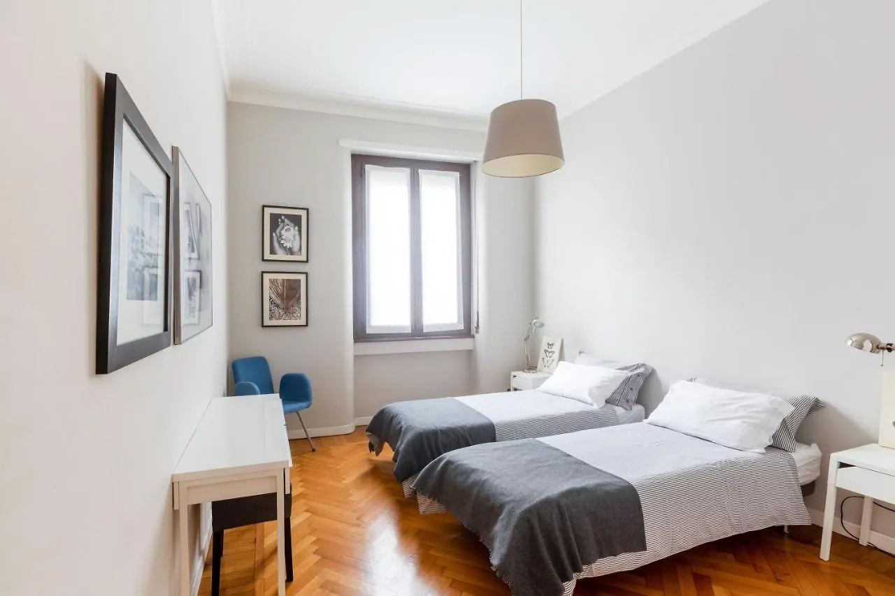 Spacious And Brilliant Apartment In Duomo By Easylife Milano