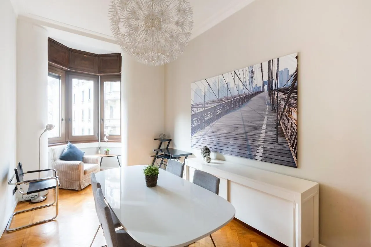 Spacious And Brilliant Apartment In Duomo By Easylife Milano