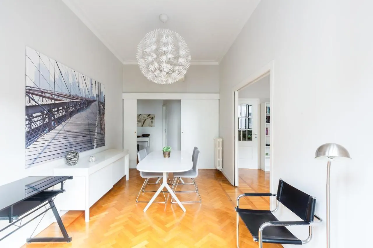 Spacious And Brilliant Apartment In Duomo By Easylife Milano İtalya