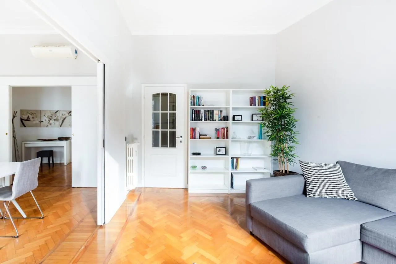 Spacious And Brilliant Apartment In Duomo By Easylife Milano 0*,  İtalya