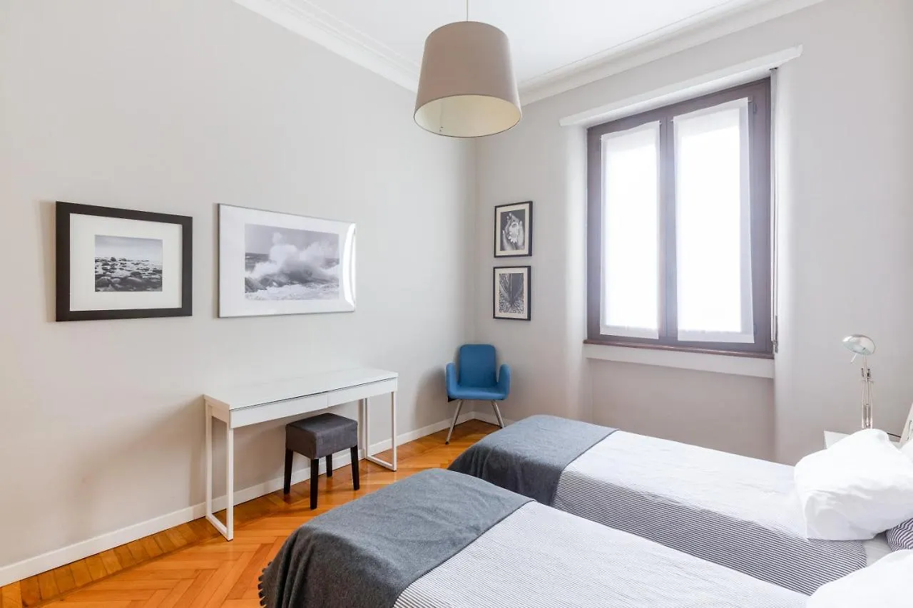 Spacious And Brilliant Apartment In Duomo By Easylife Milano 0*,