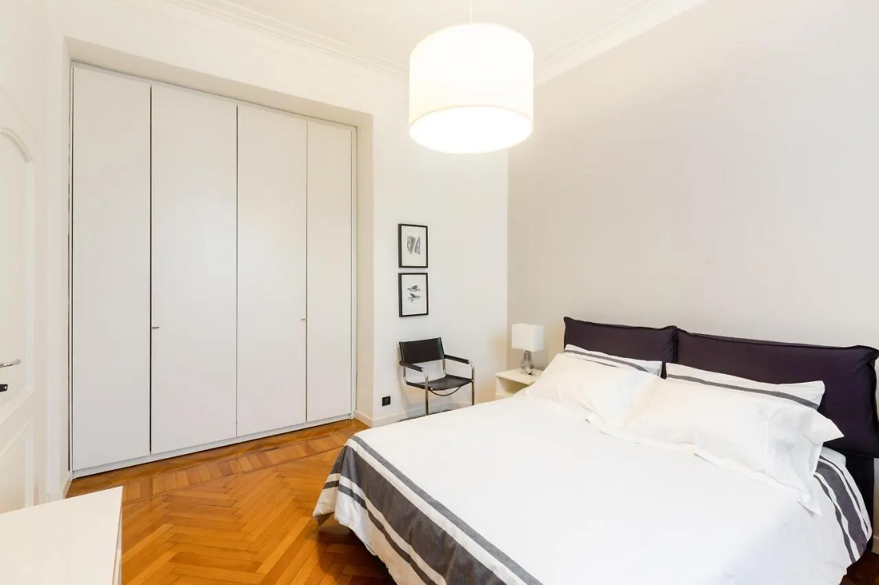 Spacious And Brilliant Apartment In Duomo By Easylife Milano İtalya