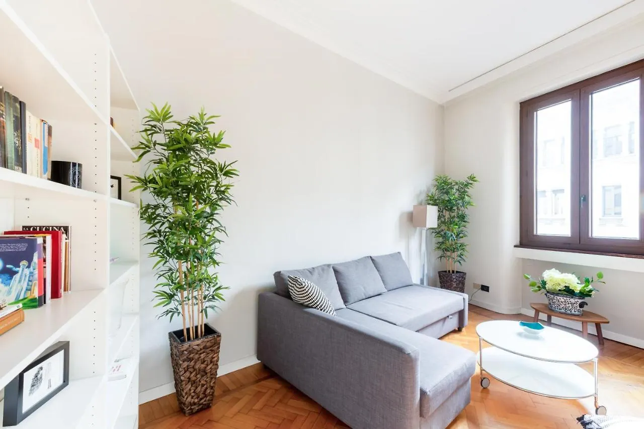Spacious And Brilliant Apartment In Duomo By Easylife Milano