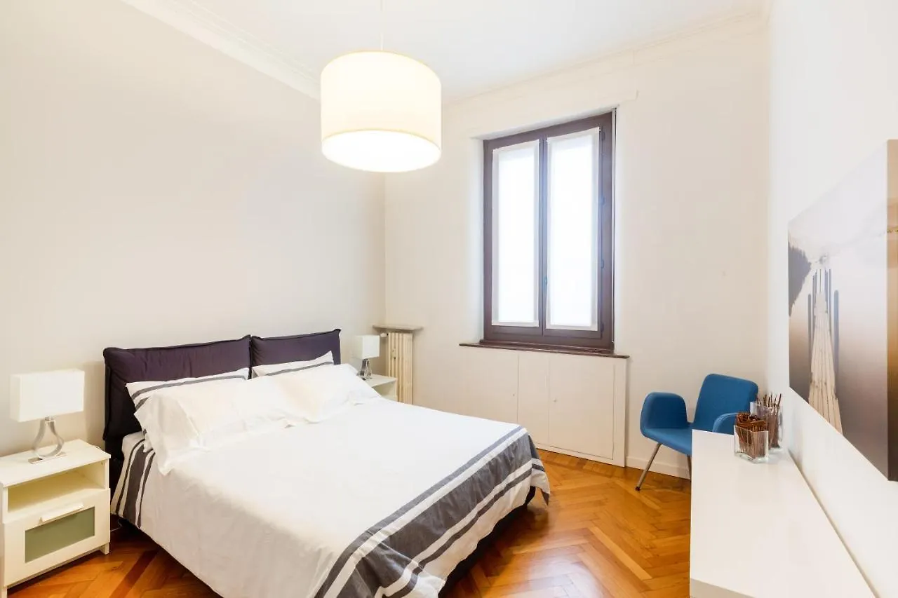Spacious And Brilliant Apartment In Duomo By Easylife Milano 0*,  İtalya