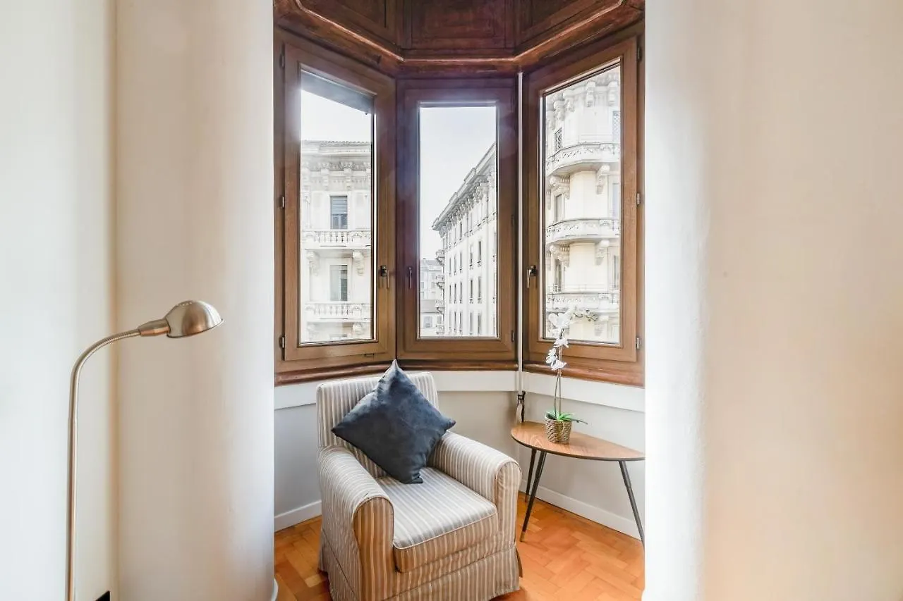 Spacious And Brilliant Apartment In Duomo By Easylife Milano