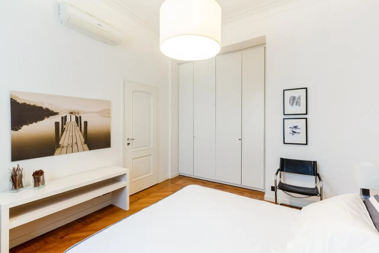 Spacious And Brilliant Apartment In Duomo By Easylife Milano